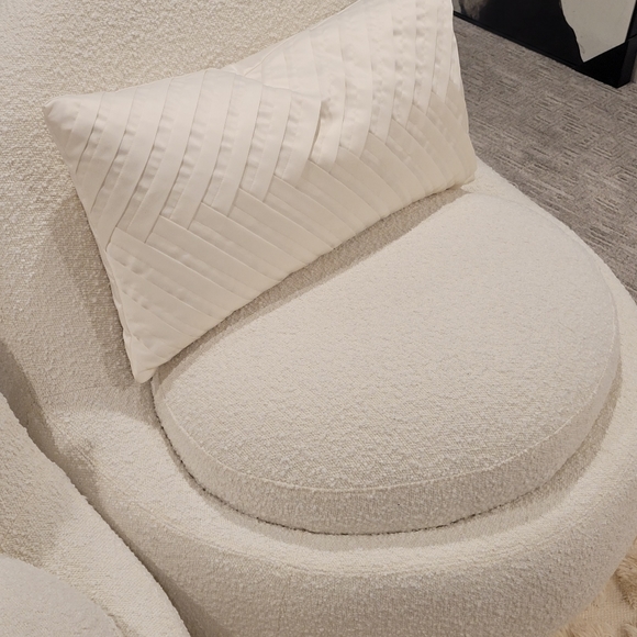 Fieldcrest Luxury Toss Pillow - Picture 4 of 6